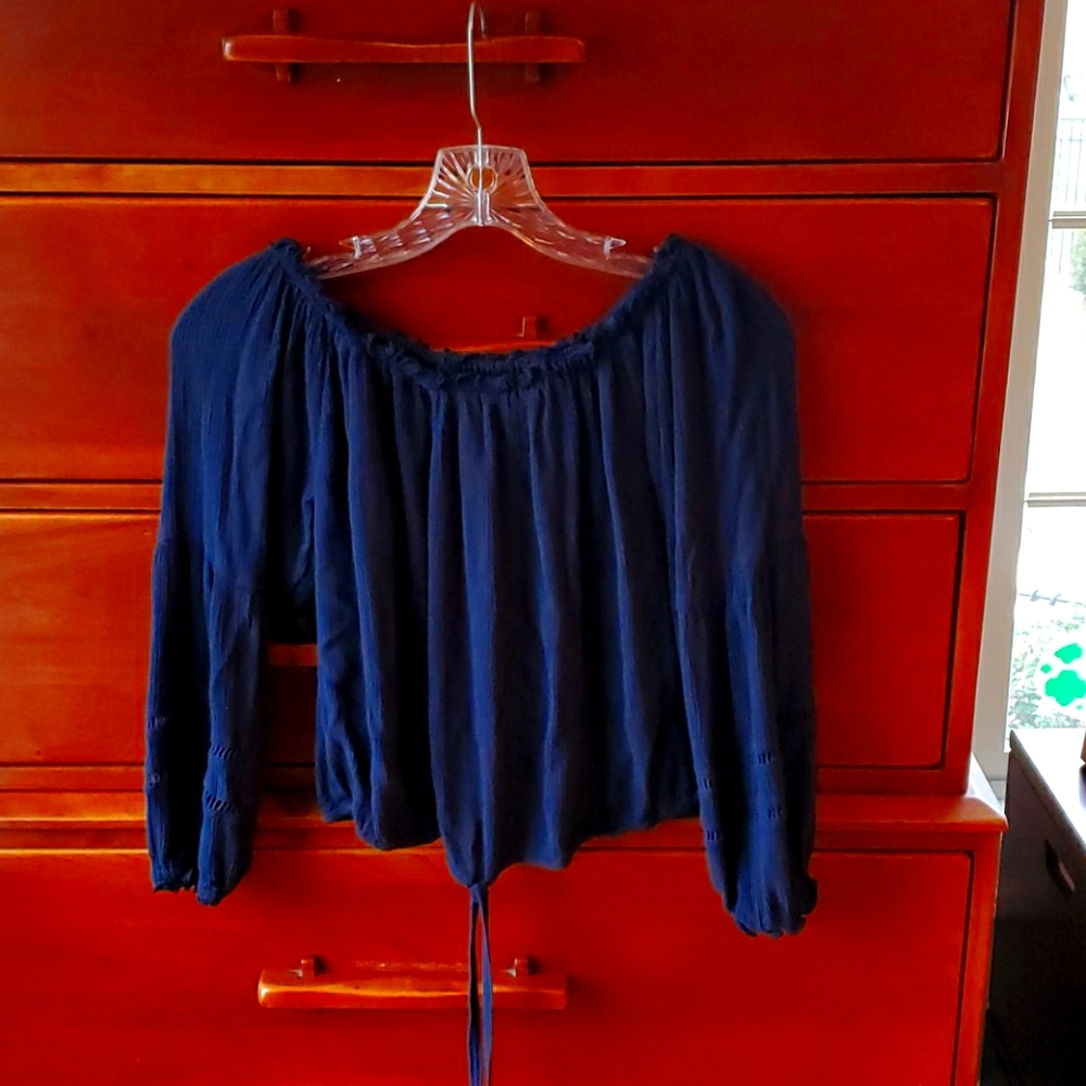 Hollister top